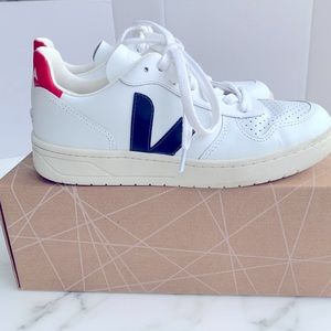 Veja V10 leather W37